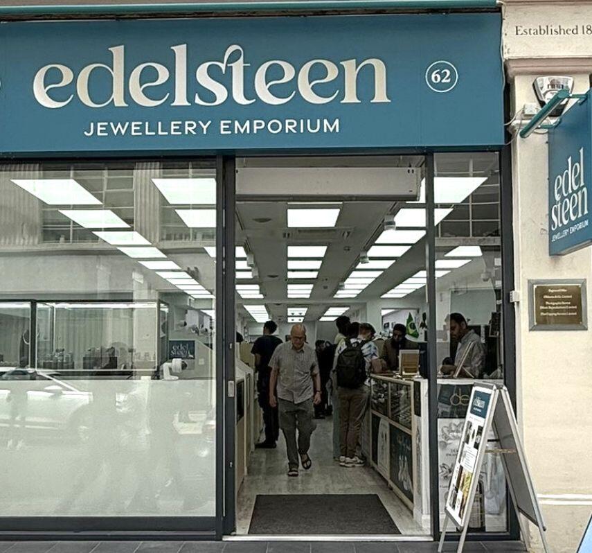 front of edelsteen emporium